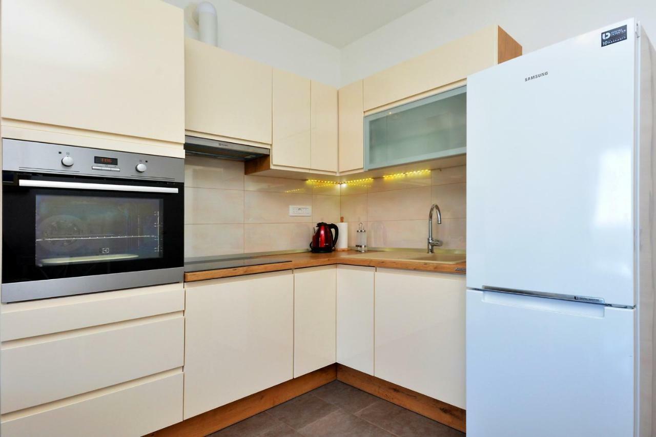 M & M Apartment Podstrana Luaran gambar