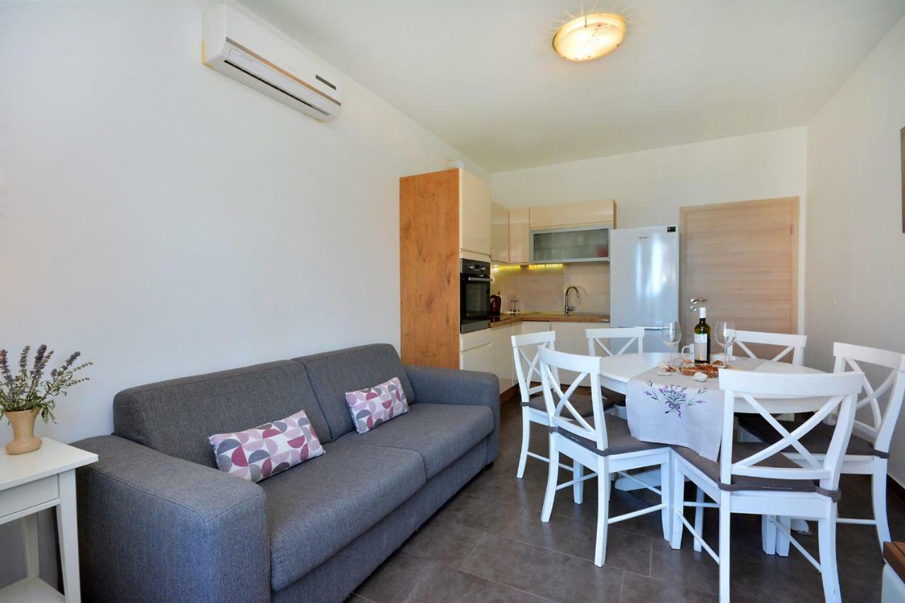 M & M Apartment Podstrana Luaran gambar
