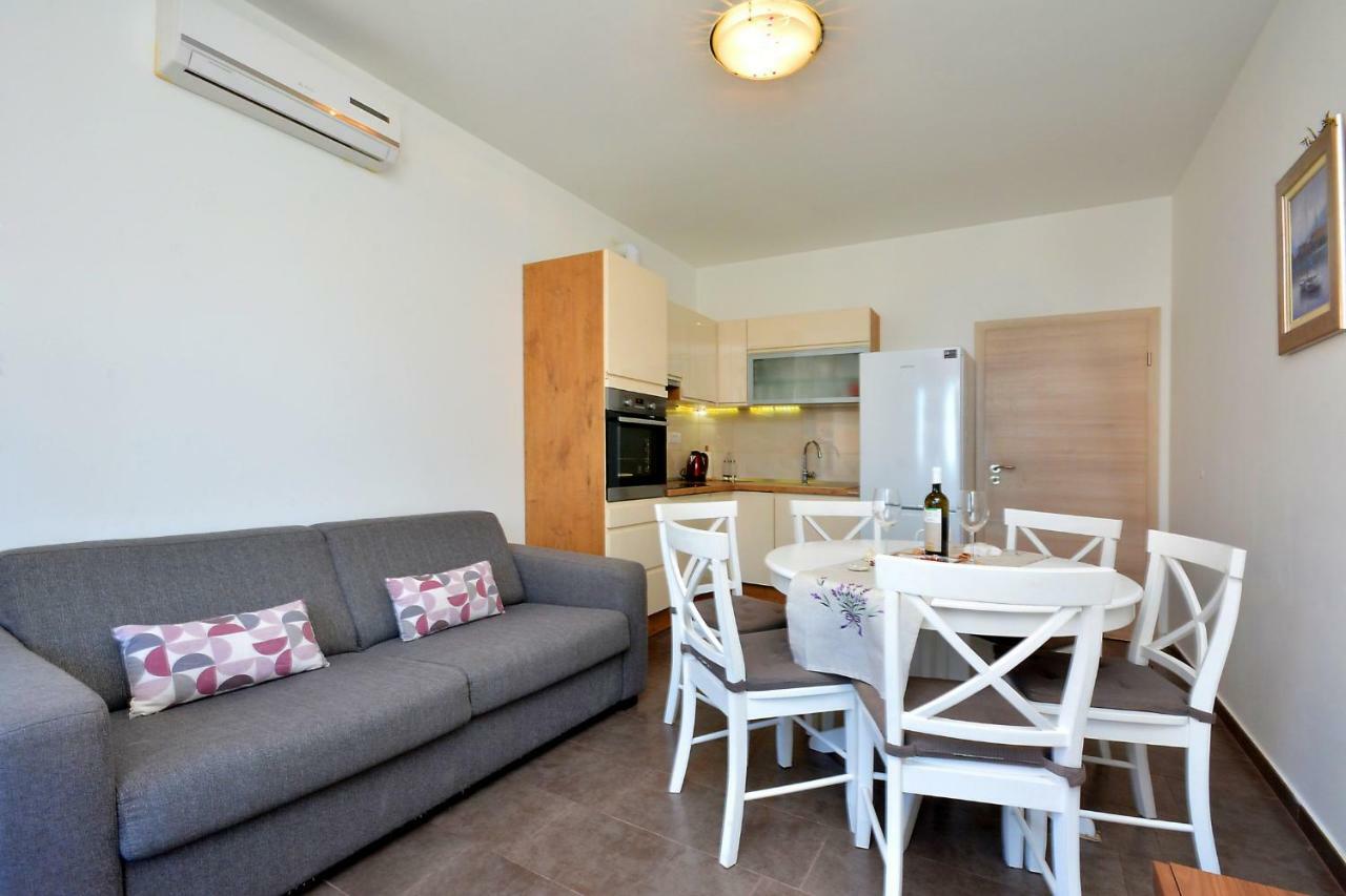 M & M Apartment Podstrana Luaran gambar