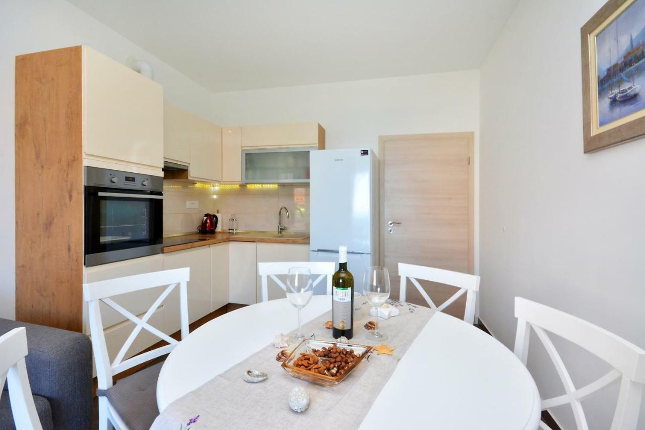 M & M Apartment Podstrana Luaran gambar